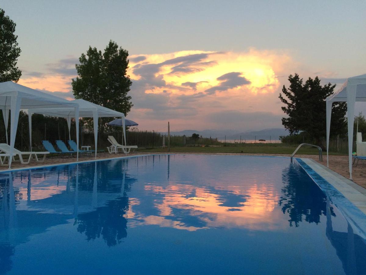 Avra Beach Apartments Λευκίμμη Εξωτερικό φωτογραφία